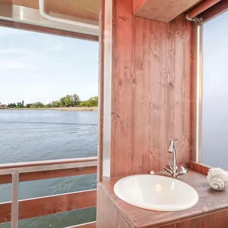 Cozy Ship In With Wifi Hotel en barco Neustrelitz