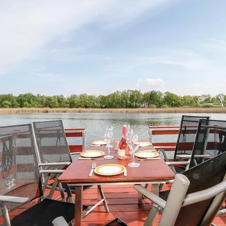 Cozy Ship In With Wifi Neustrelitz