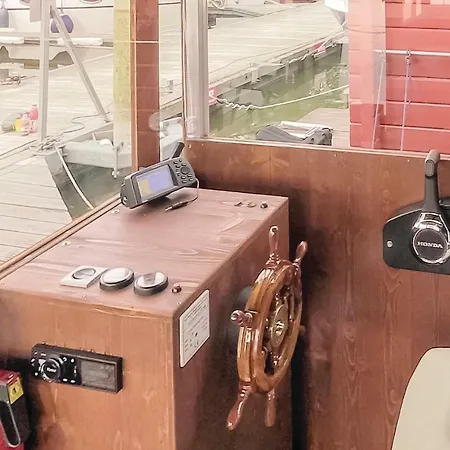 Cozy Ship In With Wifi Hotel en barco Neustrelitz