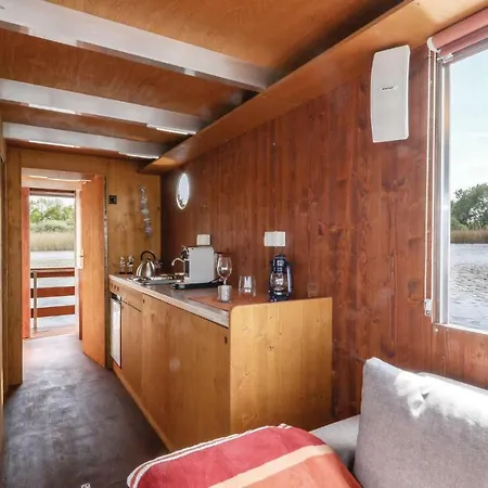 Hotel en barco Cozy Ship In With Wifi